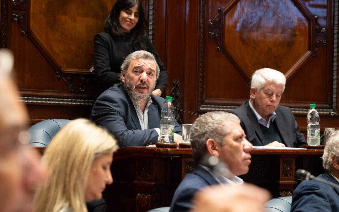 Un emocionado Mario Bergara dejó el Senado y aseguró que a Liliam Kechichian le sobran credenciales para ocupar su lugar