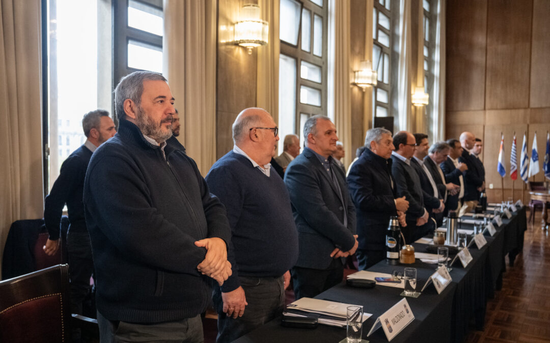Mario Bergara dio la bienvenida al Congreso de Intendentes en Montevideo