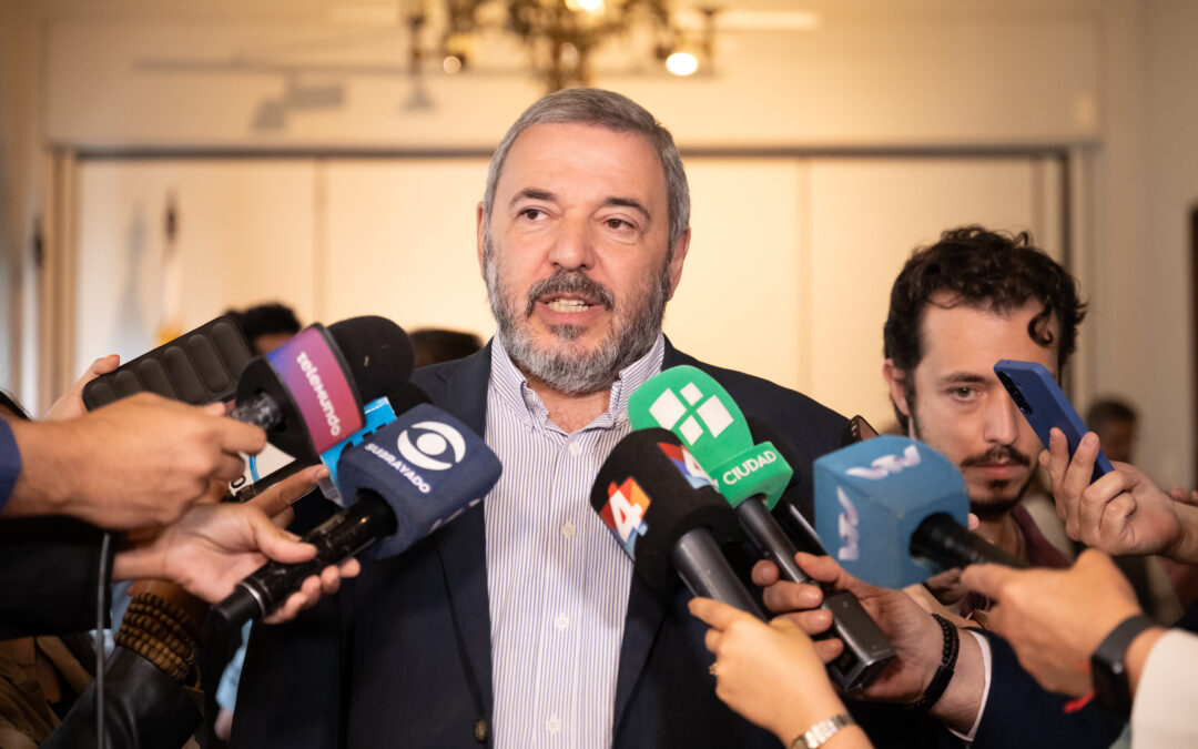 Mario Bergara explicó que los fondos extrapresupuestales se destinarán a “obras que la gente está demandando con razón”